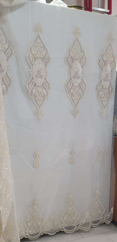 پارچه پرده تور گلدوزی سلطنتی گل مخمل بومونتی کدv-1