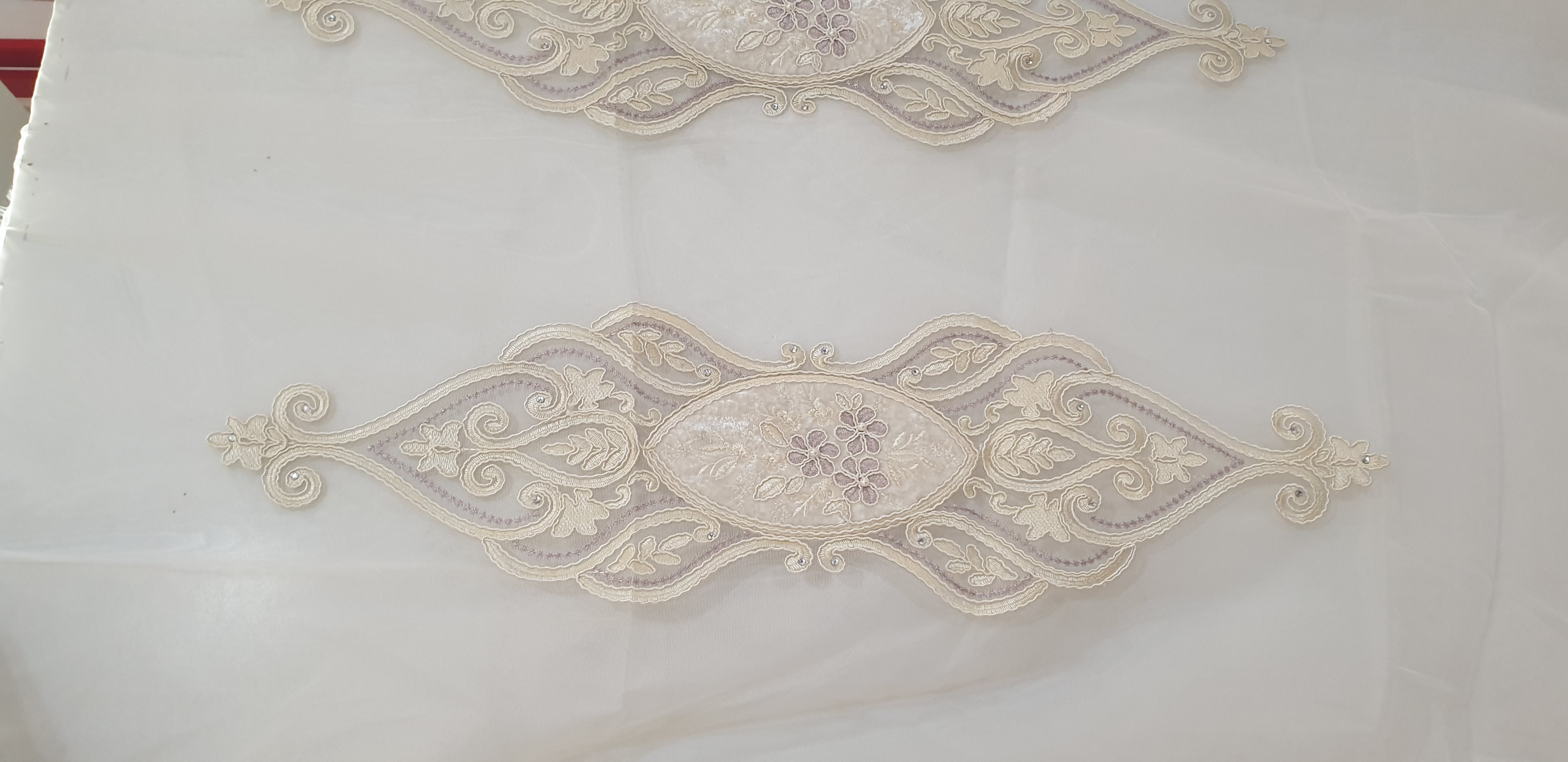 پارچه پرده تور گلدوزی سلطنتی گل مخمل بومونتی کدv-1