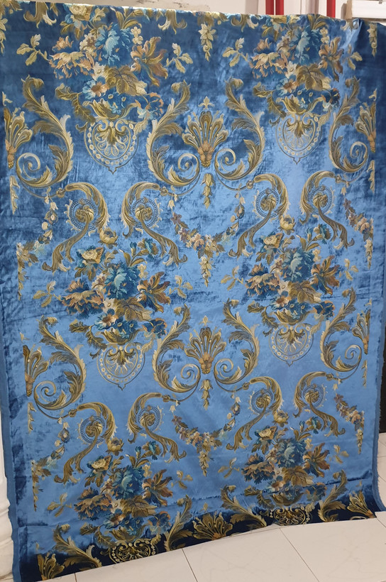 پارچه پرده مخمل گلدوزی سالونی کلاسیک سلطنتی بومونتی کد1620