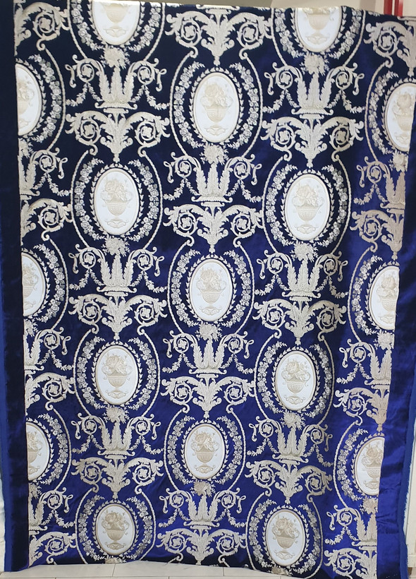 پارچه پرده مخمل گلدوزی شده با گل ساتن سلطنتی و پرکار بومونتی کد8058