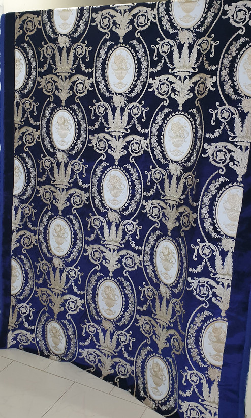 پارچه پرده مخمل گلدوزی شده با گل ساتن سلطنتی و پرکار بومونتی کد8058