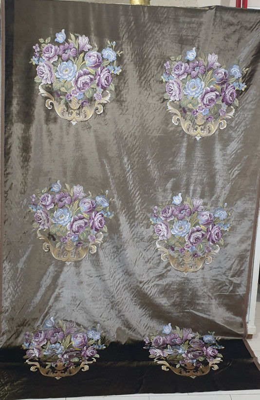 پارچه پرده مخمل گلدوزی گل درشت نگین دار سلطنتی سالونی بومونتی کد8112
