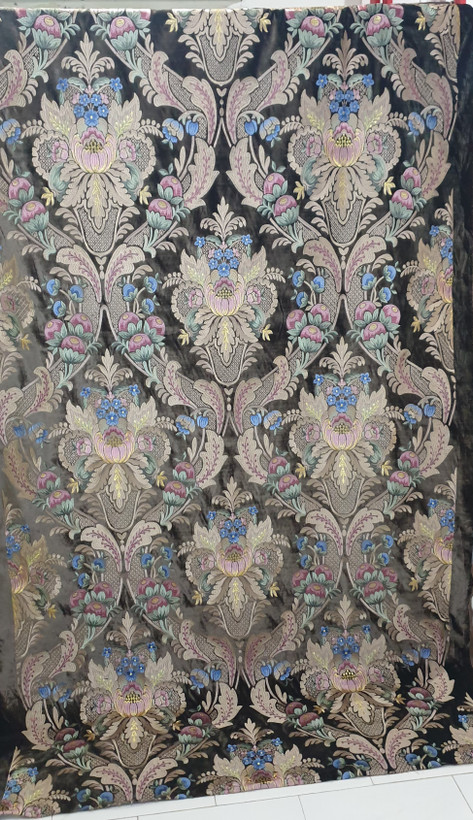 پارچه پرده مخمل گلدوزی سلطنتی و سنگین سالونی بومونتی کد 8216