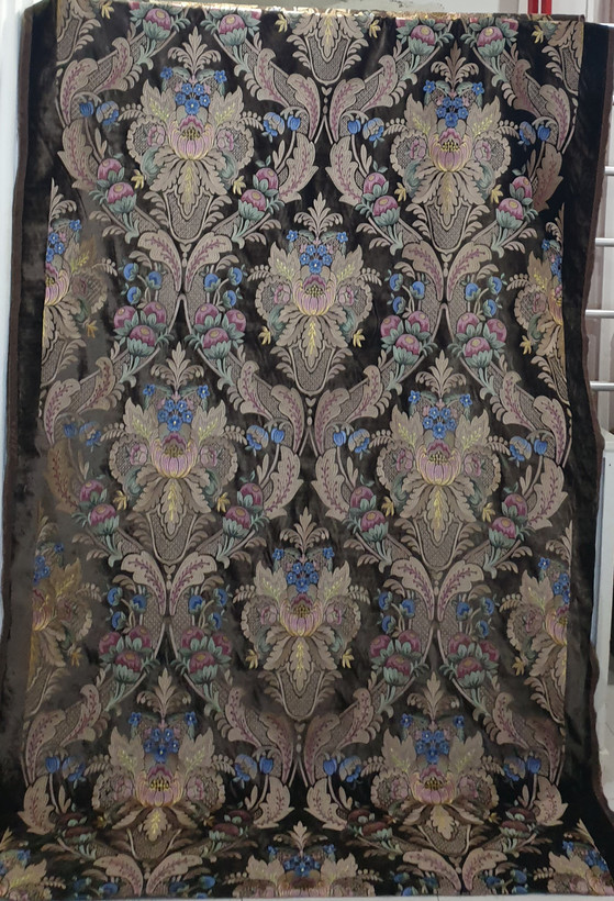پارچه پرده مخمل گلدوزی سلطنتی و سنگین سالونی بومونتی کد 8216