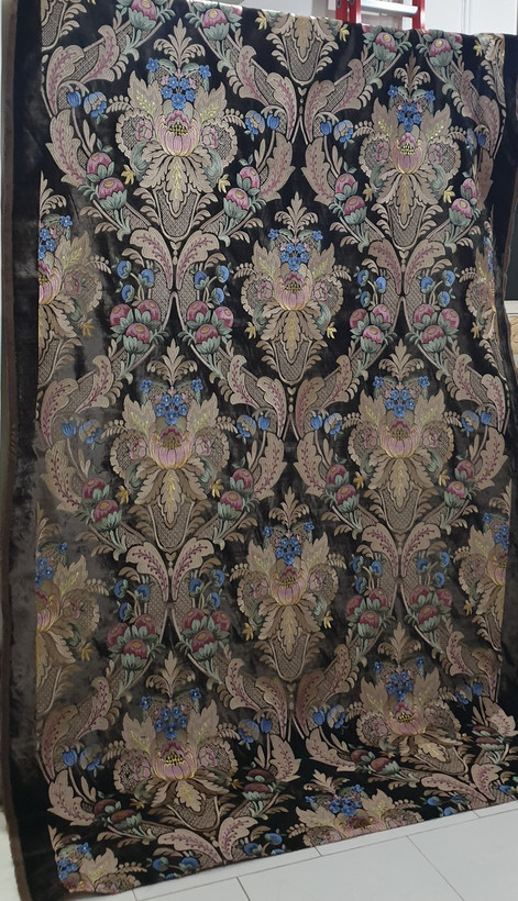 پارچه پرده مخمل گلدوزی سلطنتی و سنگین سالونی بومونتی کد 8216