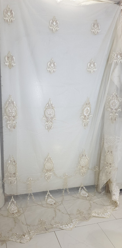پرده تور گلدوزی تک گل مجلسی قیطون دوزی و نگین دوزی شده پائین دالبر و حاشیه کد372