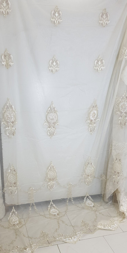 پرده تور گلدوزی تک گل مجلسی قیطون دوزی و نگین دوزی شده پائین دالبر و حاشیه کد372